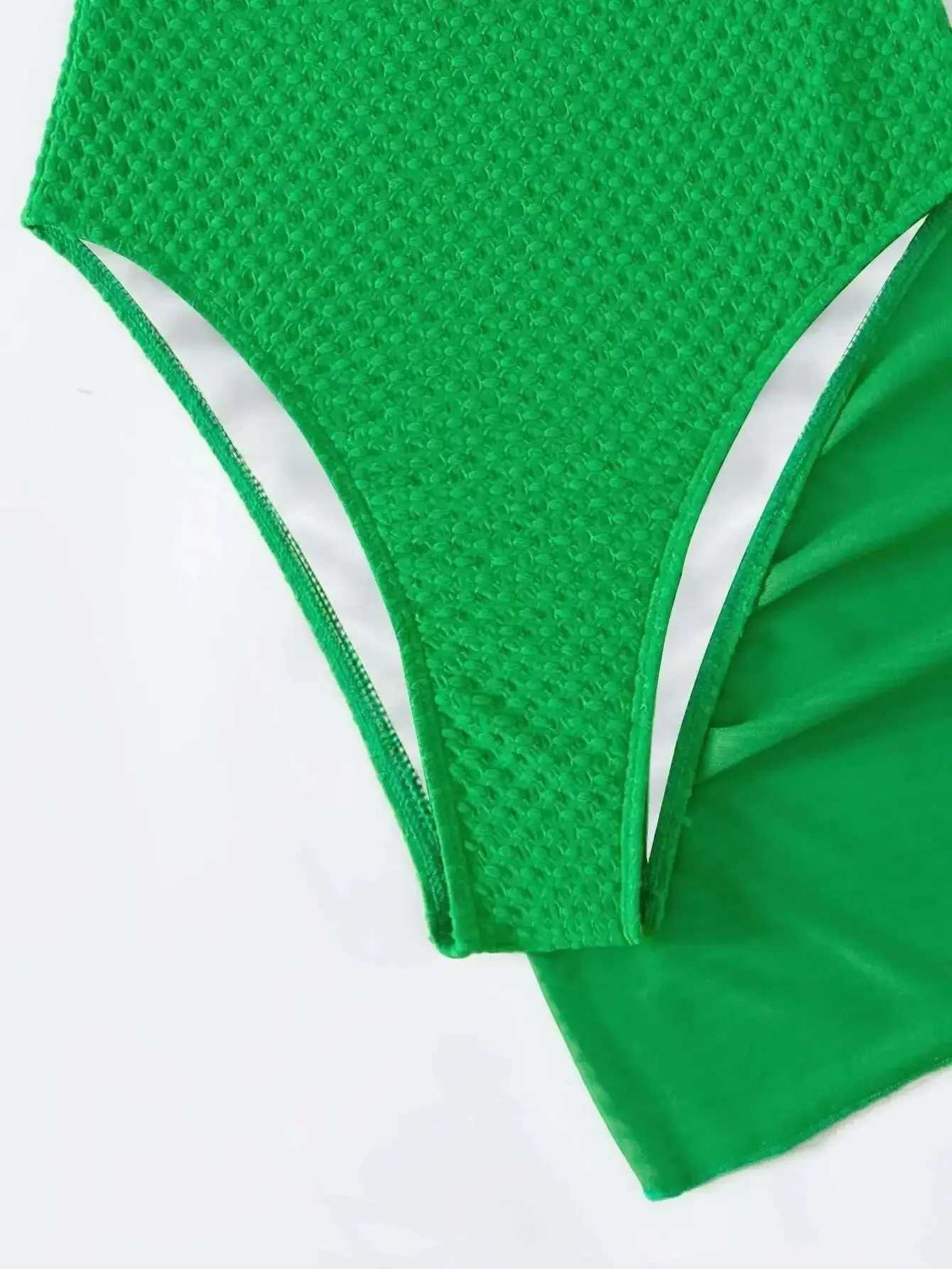 Swimwear de mujeres 2024 Nuevo toque de corte frontal de una pieza traje de baño para mujeres Falda de playa Color sólido