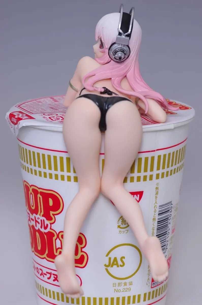 Action Toy Figures 10cm Anime Character Super Sonico PVC Action Character Model Toy Cake Decoration Baddräktdekoration Sonicomi Noodle Plug Character Giftl2403