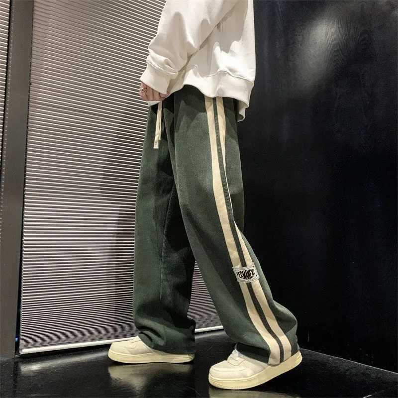 Pantaloni da uomo a strisce vellutoy gamba larga da uomo 2023 pantaloni da carico hip-hop coreano le pantaloni da corsa esterni sport di dritta casual