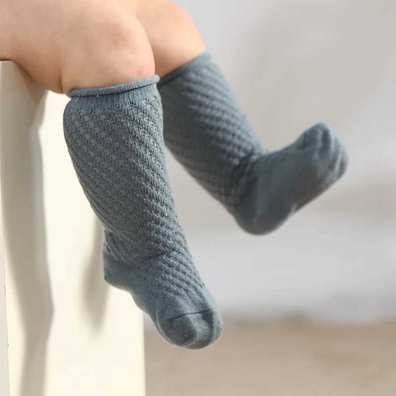 Chaussettes pour enfants Nouveaux chaussettes pour enfants pour bébés garçons au genou High chaussettes solides pour les tout-petits filles