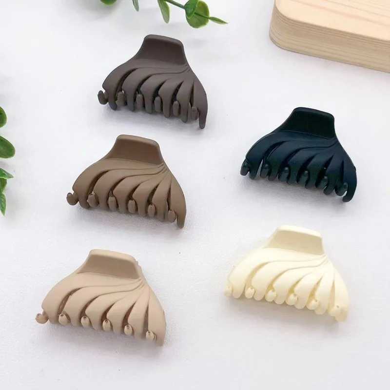 Hårklämmor Barrettes Multi-Style Hot Sale Ny Frosted Small Geometry Solid Color Clip Hairpin Hair Claw Barrettes For Women Girl Accessories Headwear 240426