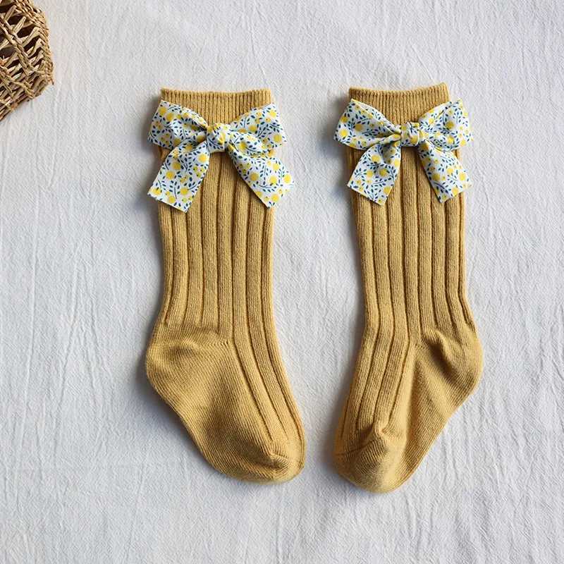 Kinder Socken Baby Girls Socken Blumen Bögen Knie hohe Kleinkind Lange Socken weiche Baumwollstreifen Kinder Socken Prinzessinstil für 0-5 Jahre Kinder