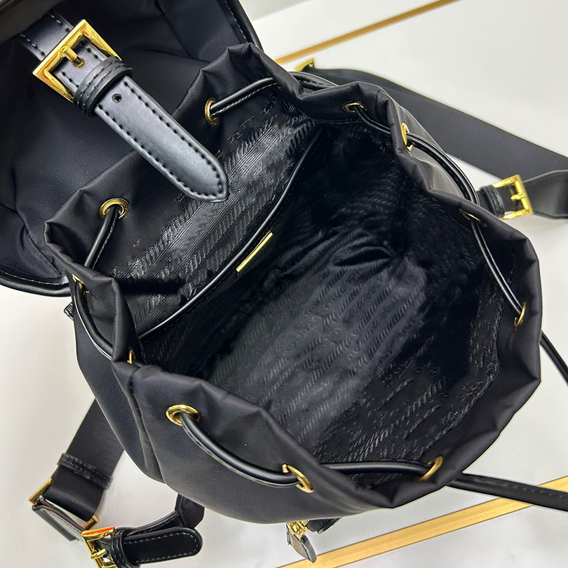 Cowhide Backpack高品質のデザイナーレディーススクールバッグクラシックハンドバッグ軽量カジュアルファッショナブルなミラー品質バッグ多機能バッグ