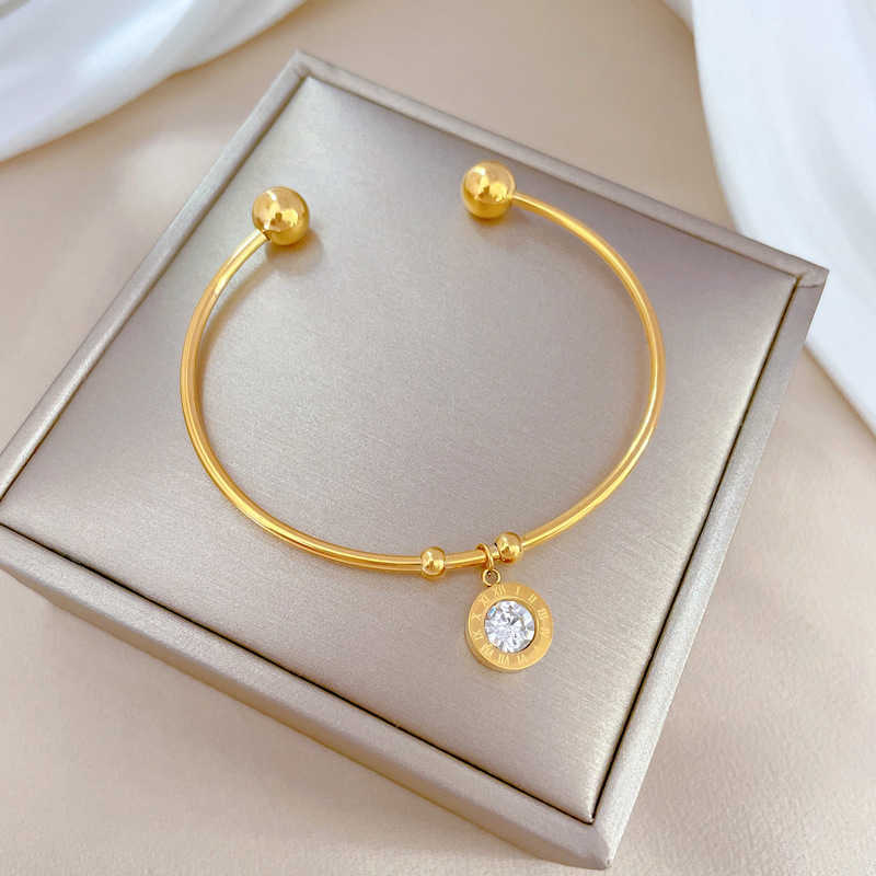 Rassembler le bracelet de charme brillant des bracelets dorés mignons pour les femmes avec des bracelets originaux de Cartiraa