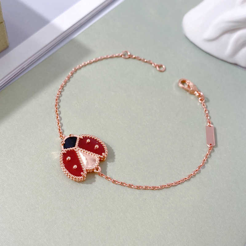 Bracelet de haut niveau Choix de cadeau 18K Rose Gold Natural Lucky Flower Bracelet Silver Ladybug Beetle avec Vnain commun