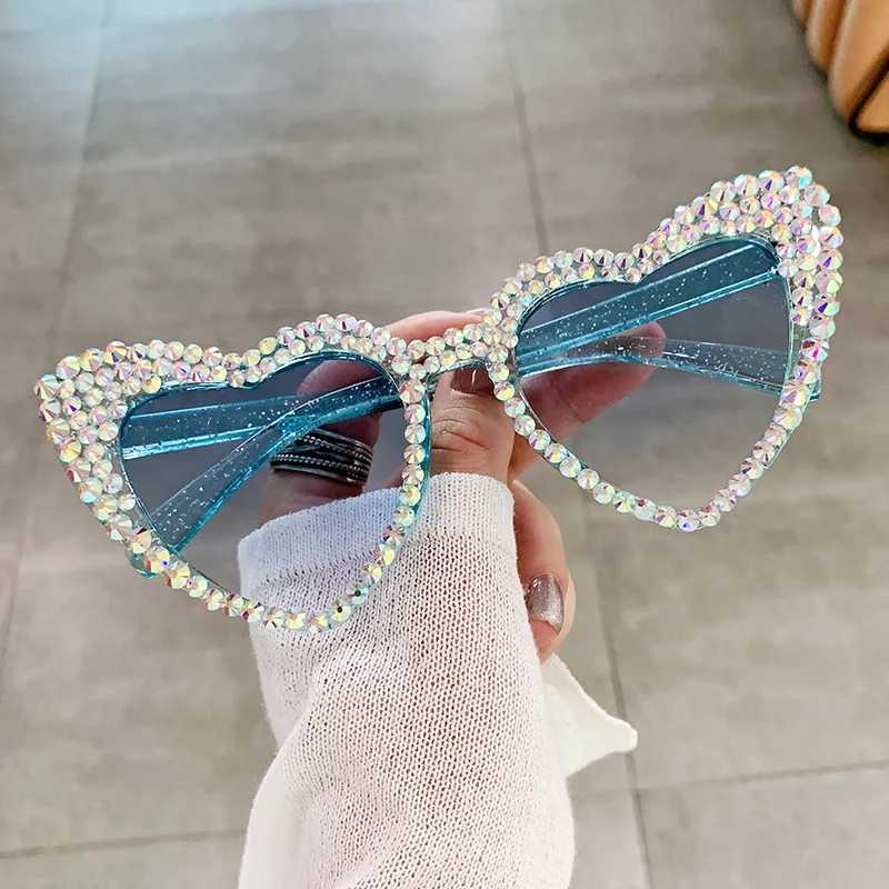 Sonnenbrille Frauen Neue Luxus -Diamant -Sonnenbrille Große Herzform Ultraviolette Sonnenbrillen für Damen Unisex großer Rahmen Hip Hop Eyewear T240428