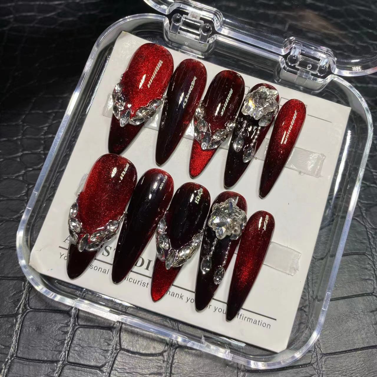 Handgemaakte Y2K Punk Style Long Coffin valse Nagels Tips Glitter Rijnstand Pers op Nagels Herbruikbare korte nep nagel met lijmgeschenk modieus schoonheidsmodel draagt nagels