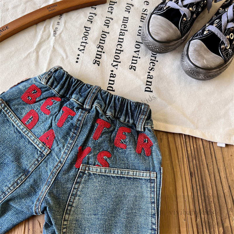 DD Style Boys Letter Badeg Patch broderi Jean Shorts Fashion Kids Loose Denim Half Pants Designer Barn COMEL COWBOY SHORTS Z7919