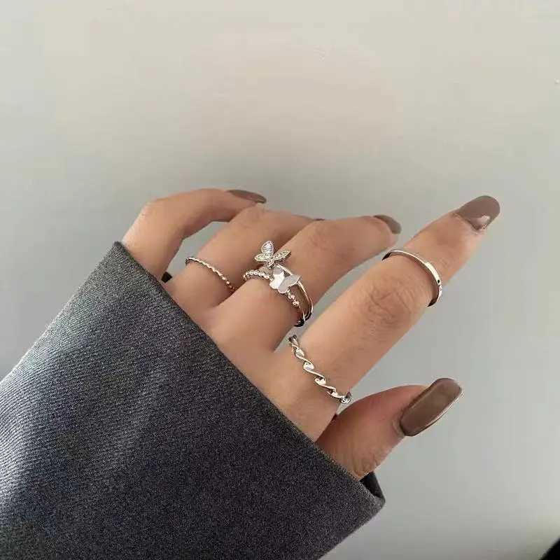 Bandringe Fashion Butterfly Metal Punk Ring Set Womens Party Schmuckgeschenke Modezubehör Schnalle Womens Index Finger Ring Q240427