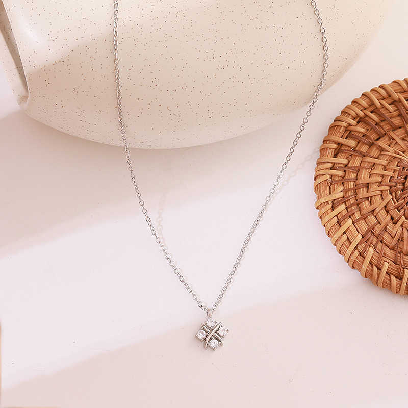Luxury Tiifeniy Designer Pendant Necklaces Gold electroplatingKorean design with highend and ethereal charm personalized internet celebrity studded diamond co