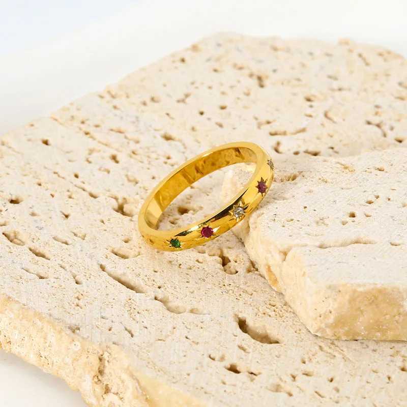 Bandringen roestvrijstalen regenboog gekleurde kubieke zirkonia-ring geschikt voor vrouwen vergulde waterdichte stacker ring sieraden geschenk Q240427
