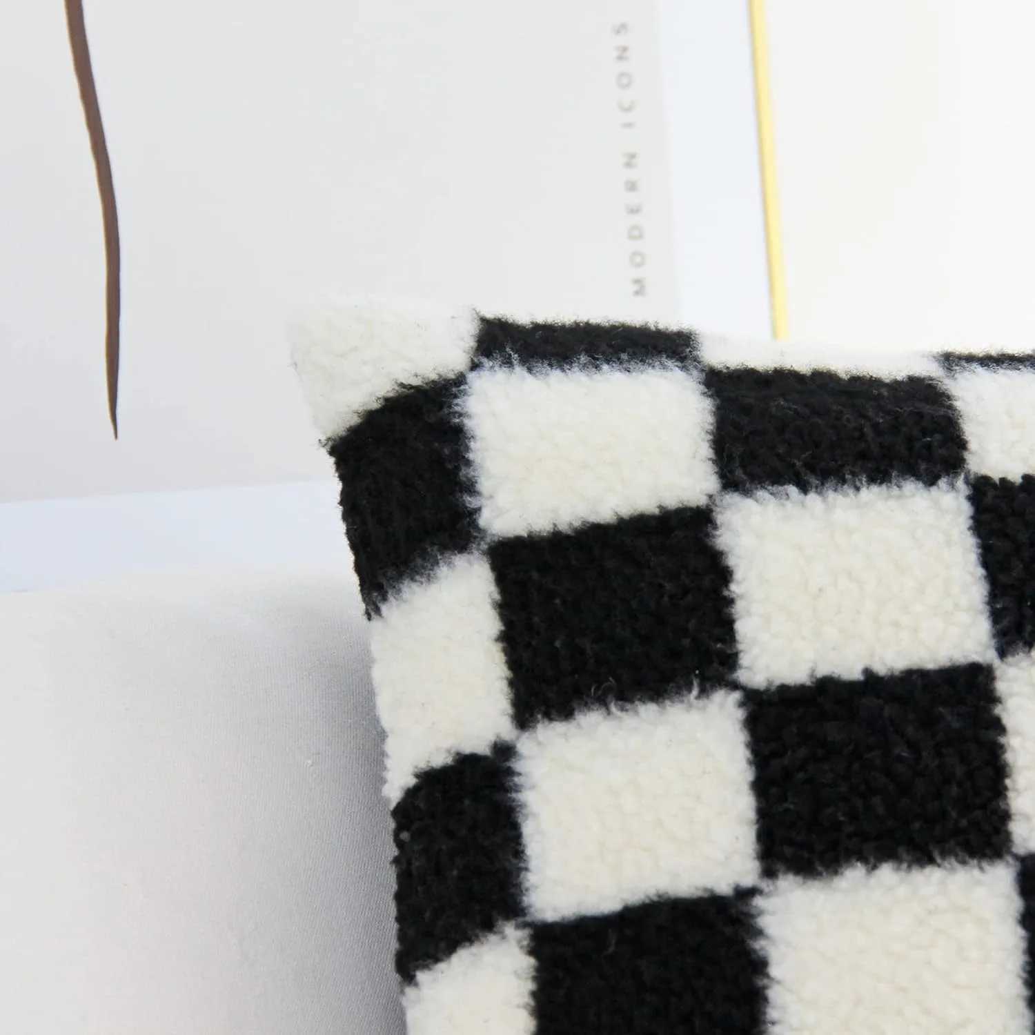 Cushion/Decorative Black Faux Fur Wool Throw Cover Checked Cushion Cover for Sofa Couch Living Room Polyester Lumbar Home Decoration