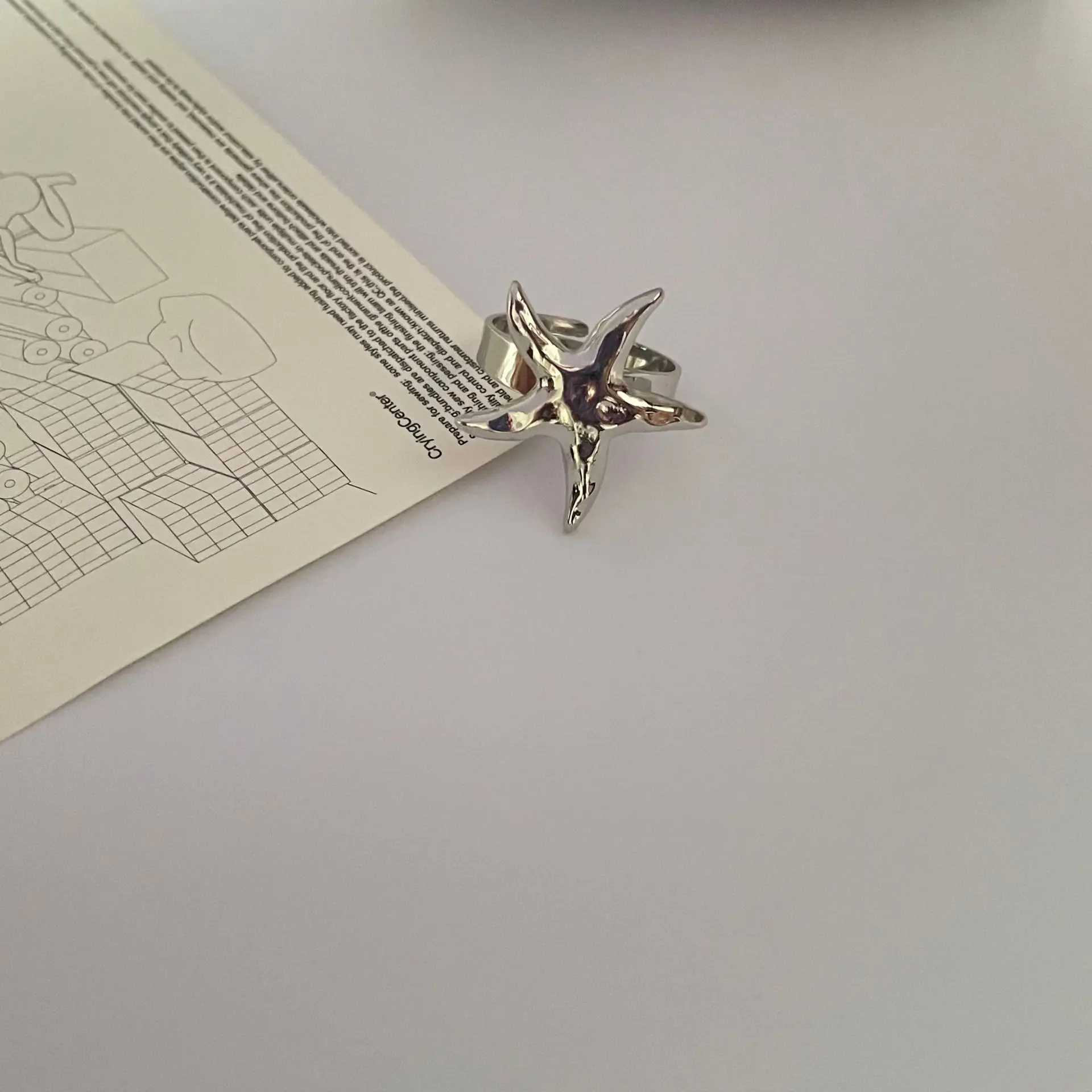 Обручальные кольца Персонализированное открытие металлического кольца звезд с минималистским и модным нишевым дизайном регулируемой тенденции к ручным украшениям