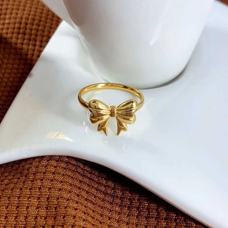 Band Rings 2023 Fashion Womens Ring Butterfly Titanium Steel Bow Tie Bride Band Accessories Girl Valentines Day Gift Q240427