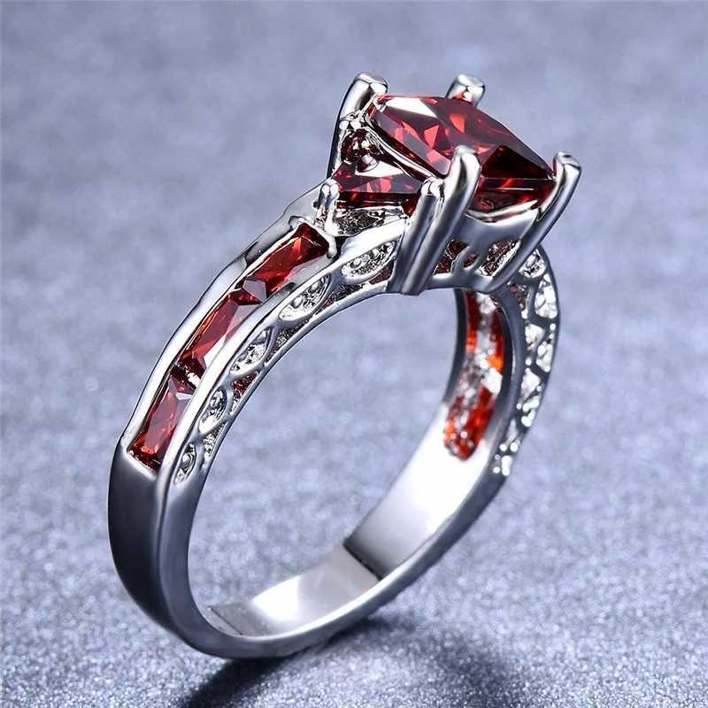 Bröllopsringar Fashion Elegant Women Silver Color Princess Square Cut Red Stone Engagement Wedding Rings for Women Jewelry Gift