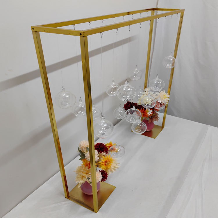 Rechthoekig gouden metalen trouwtafel middelpunt Bloemdisplay Stand centerpieces houder met acrylhangende thee licht kaarsenbal voor feestevenemententafels deco
