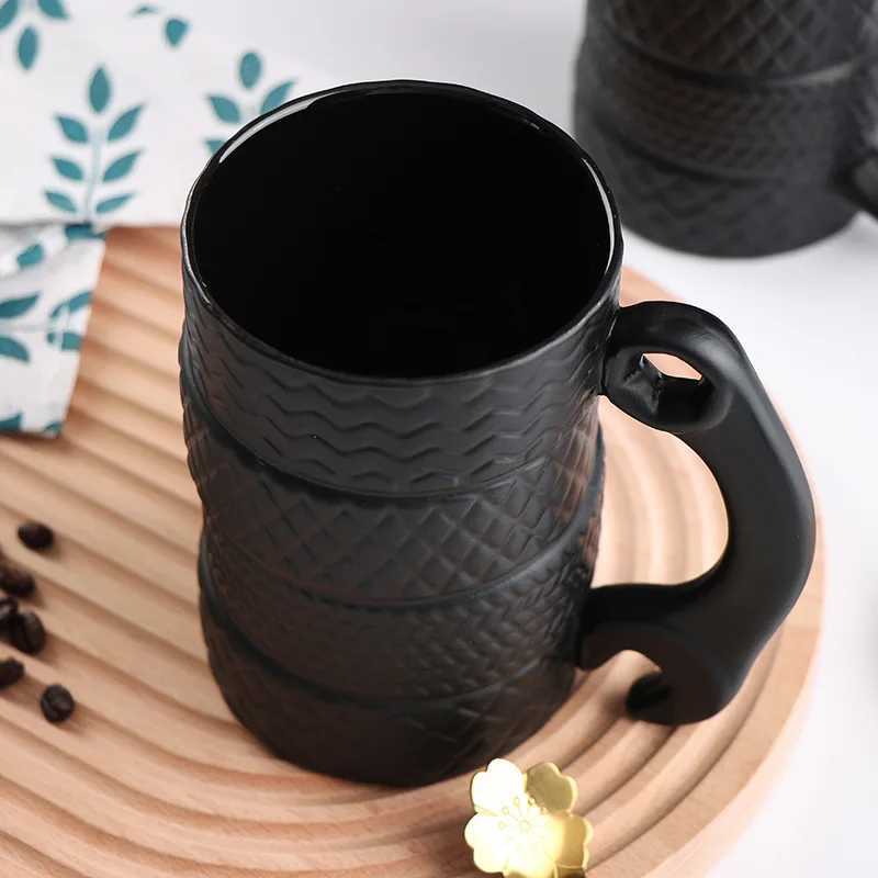 Tasses 500 ml de coupe en céramique créative grande capacité tasse nouvelle tasse en forme de tasse en forme de bureau à la maison café petit déjeuner tasse créative handle boisson j240428