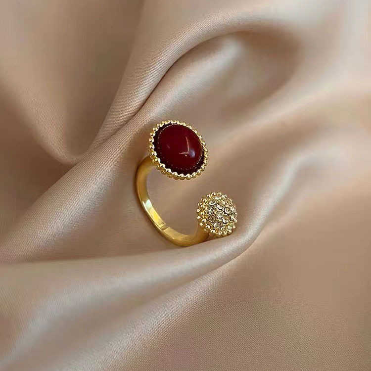 Fashion stands for high quality rings men and women design color blocking elegant ring womens fashionable round ball with common vnain