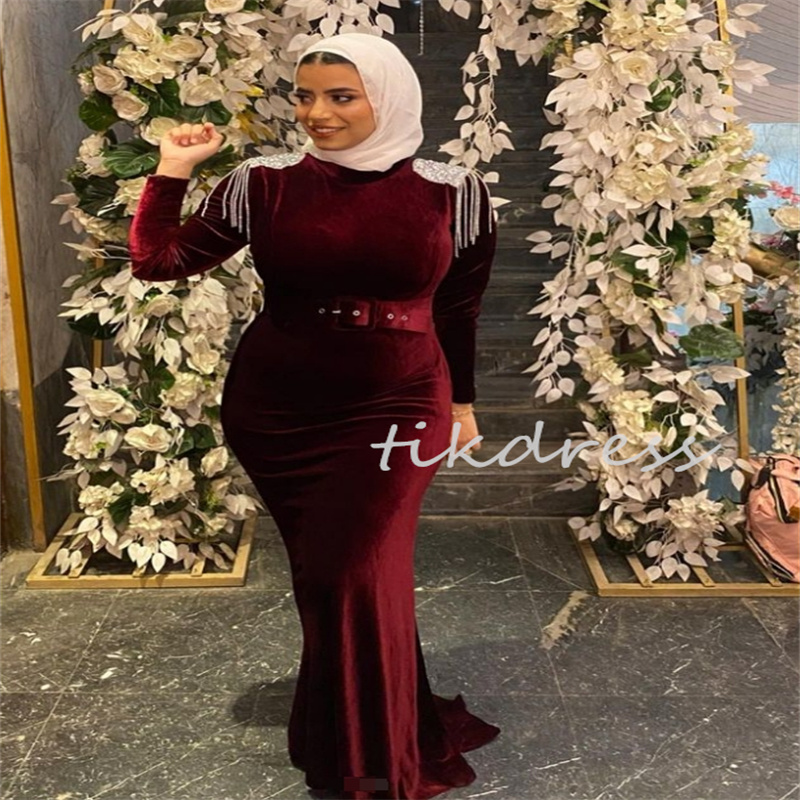 Vintage Burgundy Mermaid Abendkleider 2024 Elegant Perlen Langarm Velvet Prom Kleider bodenlange Abayas Dubai Formal Anlass Kleid Muslim -Zeremonie Party