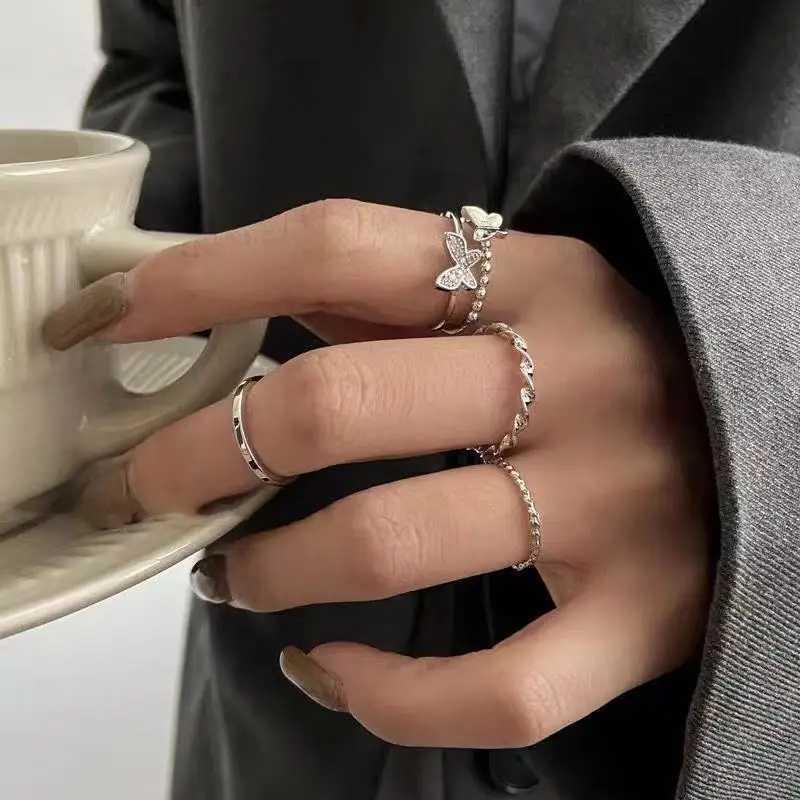 Bandringe Fashion Butterfly Metal Punk Ring Set Womens Party Schmuckgeschenke Modezubehör Schnalle Womens Index Finger Ring Q240427