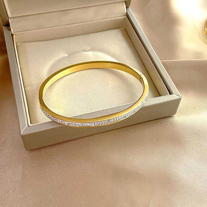 Uso diário de pulseiras de alto brilho pulseira de luxo para mulheres minimalistas da moda com pulseiras originais de Carrtiraa