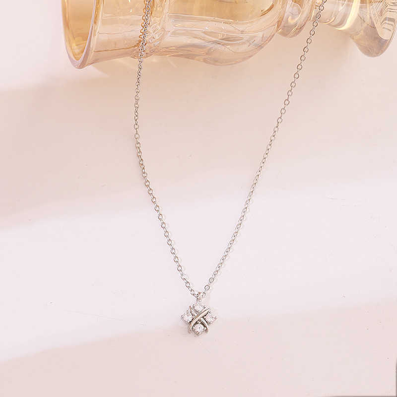 Luxury Tiifeniy Designer Pendant Necklaces Gold electroplatingKorean design with highend and ethereal charm personalized internet celebrity studded diamond co