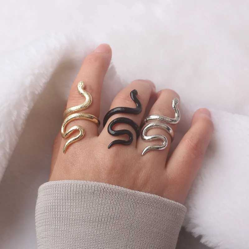 Bandringar Retro Punk Snake Ring Lämplig för män Kvinnor Sexig antik justerbar fingerring Fashionabla och personlig tredimensionell öppningsring Q240427