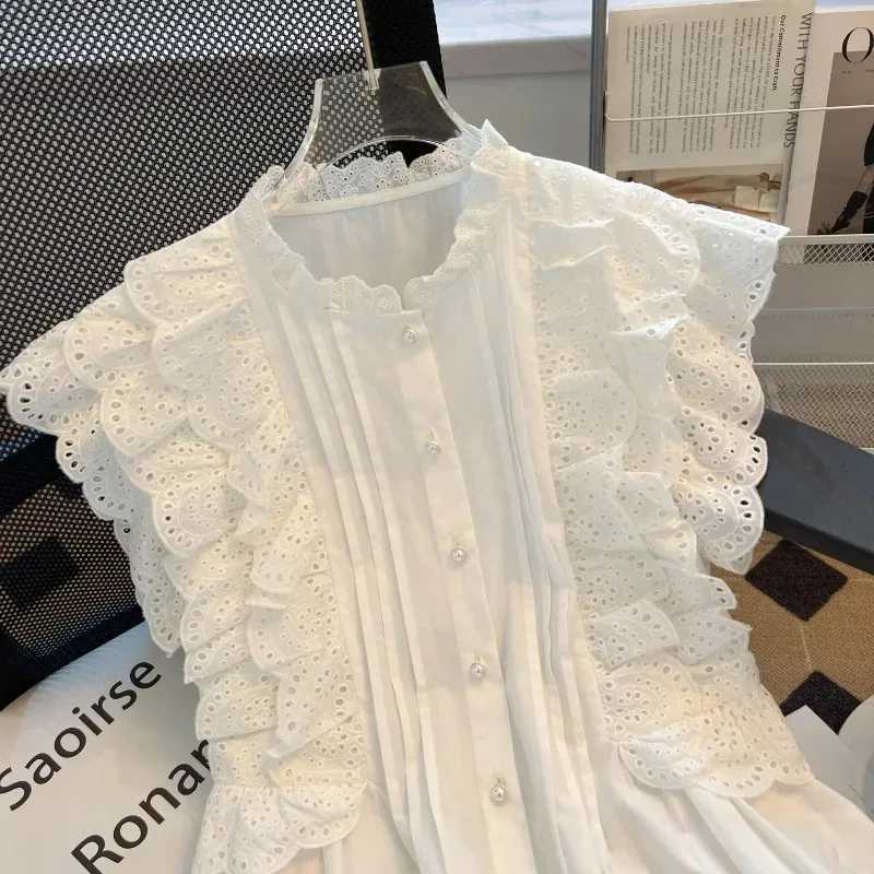 Women Flying Slve Bluzka Białe koszule Vintage Sliveled Lace Tops Eleganckie swobodne ubrania SWT Summer 27709 Y240426