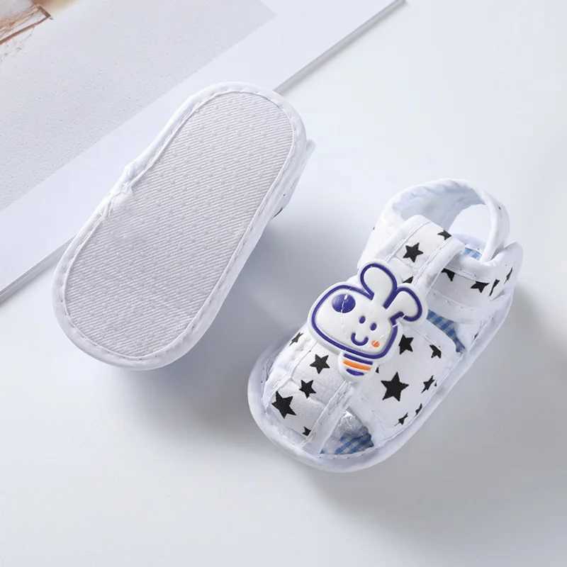 Sandalen Cartoon Patroon Hollow Baby Sandalen Zomerjongens en meisjes Katoenprint Anti slip pasgeboren Pre Walking Childrens Soft Soled Shoes 0-1YL240429