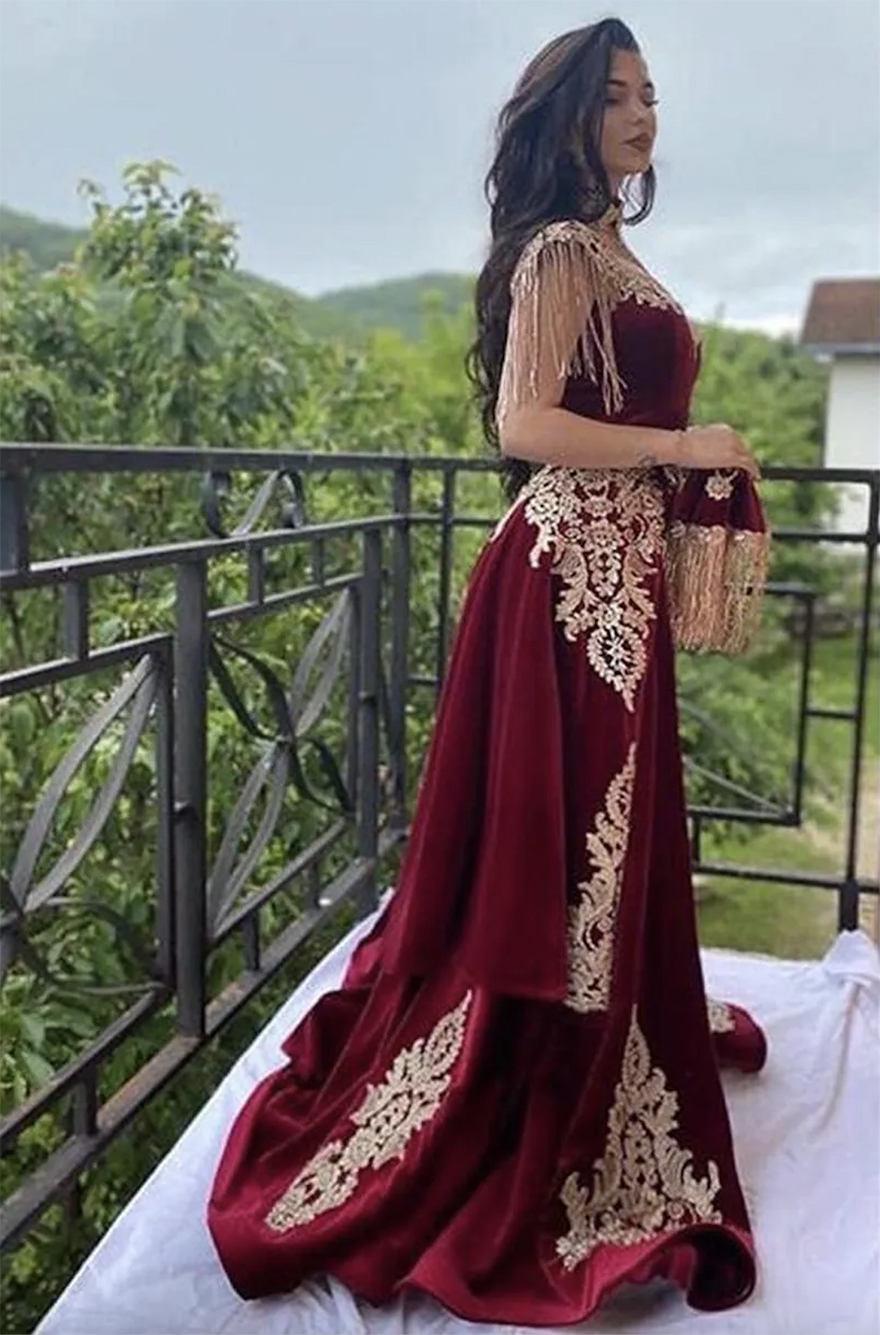 luxury Arabic Mermaid Velvet Evening Dresses Overskirt side Split Applique Lace Prom Gowns High Neck Tassel Algerian Outfit