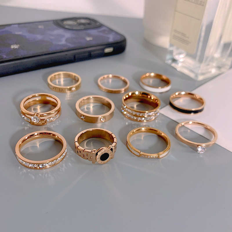 Anello di design di significato unico Anello di lusso e squisito anello di ghiottino in oro di fascia alta Lettera di dito di lusso con anelli originali del carrello