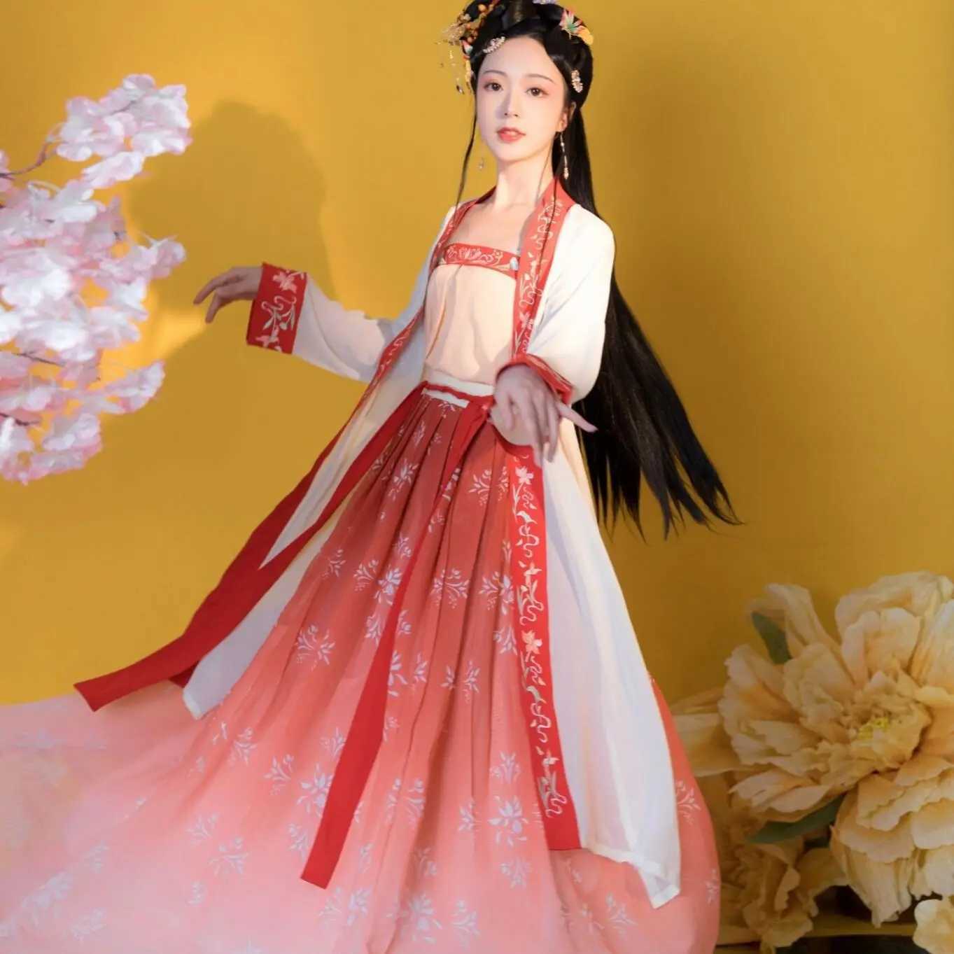 Этническая одежда лето новая женская женская женская костюм для взрослых в китайском стиле Хаоксианская вышивка тяжелой промышленности длинная песня