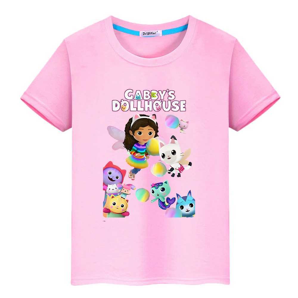 T-shirts 2024 Söt T-shirt Kawaii Gabbys Doll House Tryckt T-shirt 100% bomull Kort ärmpojkar Anime Top Y2K One Piece Childrens Clothing Girll2404