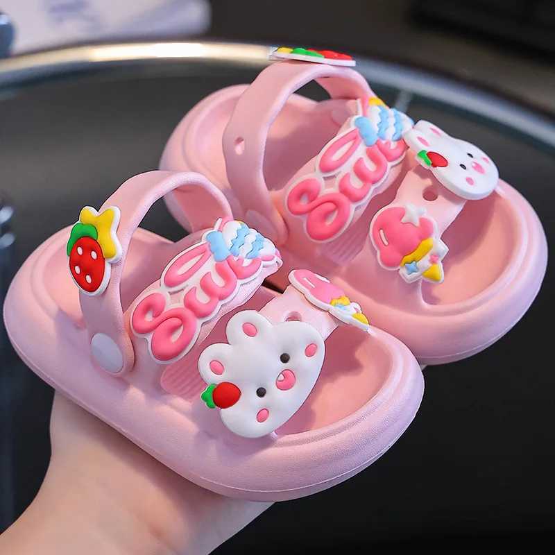 Sandálias 2024 verão menina sandálias de bebê fofinho slider Design Diy Recém -nascido banheiro interno banheiro não deslizante Sapatos de praia de bebê Sandalsl240429