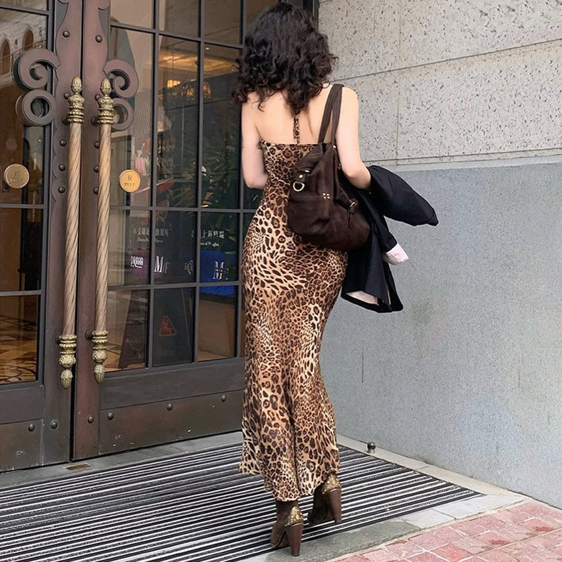 Tire des femmes 2024 à la mode d'été Sexy Robe imprimée léopard à lacets licou à lacets à lacets