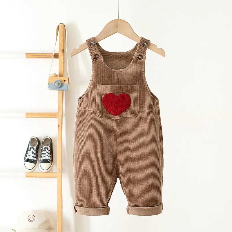 Rompers 1-4y Spring Kids Clothing Baby Heart Bordery Baby Boys Babs Bib Pants outas sólidas Camisque Casual Strender Outwear H240429