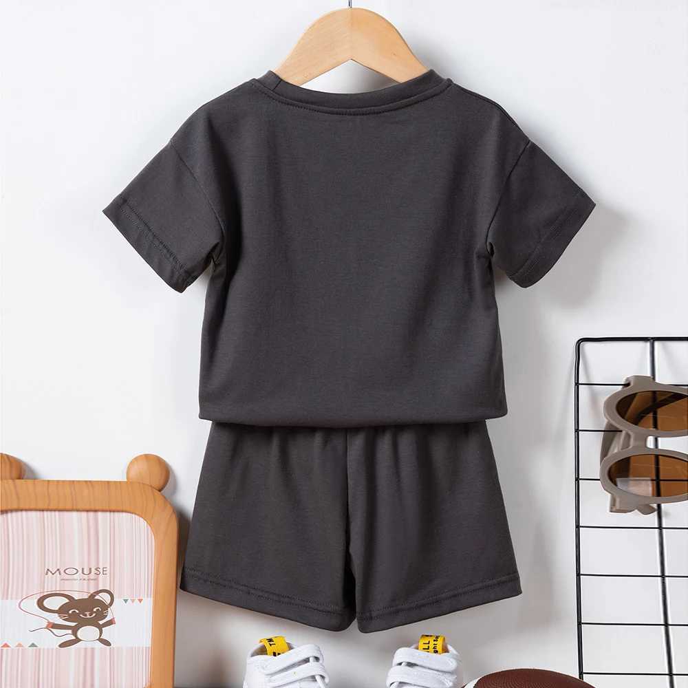 Clothing Sets New Summer ldren Sets Boys Girls Short Sleeve Rugby/Daisy Embroidery T-shirt+Solid Shorts Set Kids Leisure Suits H240429