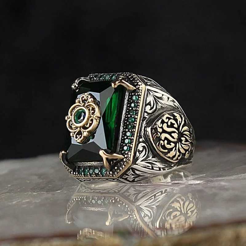 Pierłdy ślubne vintage tureckie sygnetowe pierścionek dla mężczyzn kobiety zabytkowe srebrny kolor rzeźbiony orła inkrustowana zielona cyrkon Locomotive punk Punk