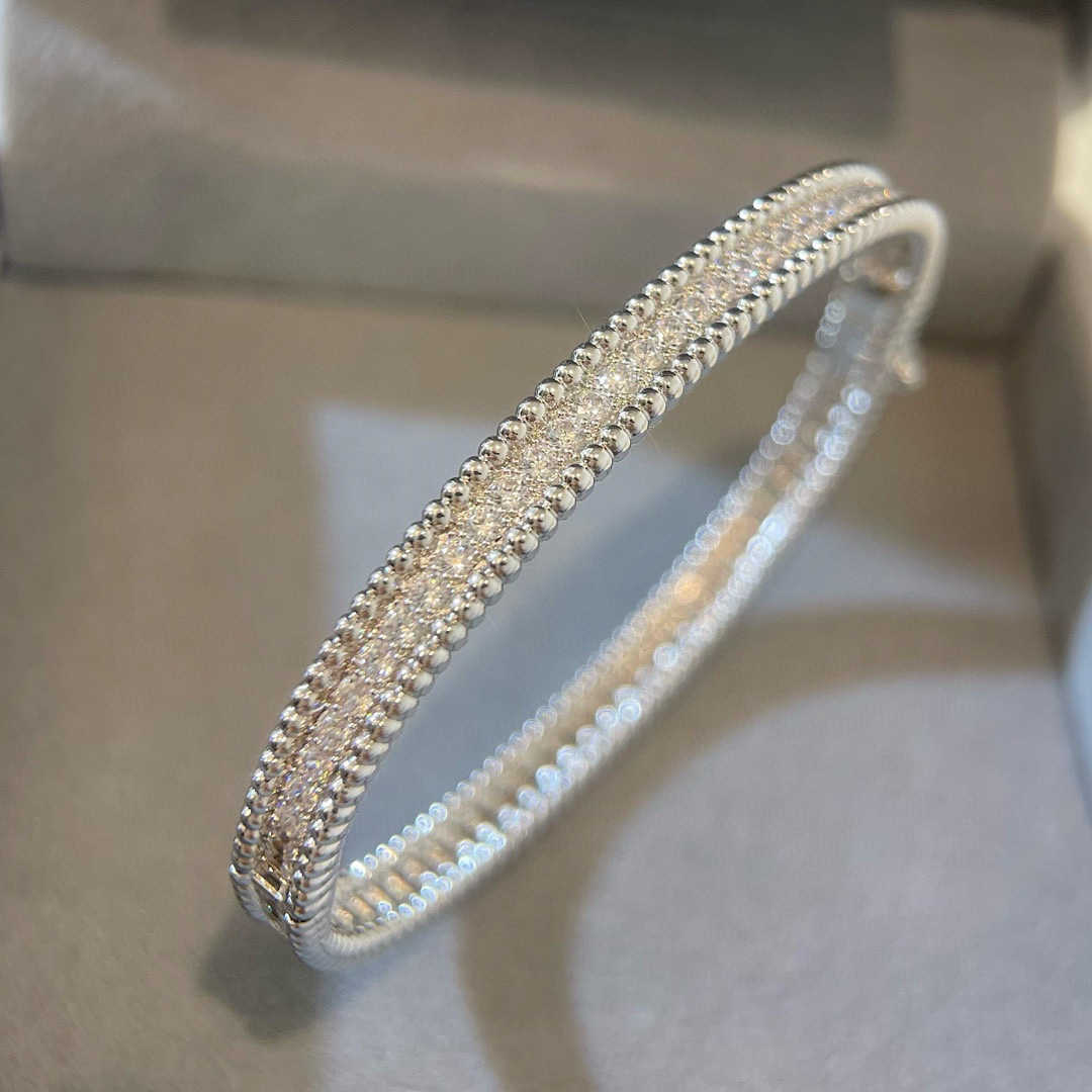 Van Cl ap classic V Gold Bead Edge Diamond Bracelet for Women Plated with 18K True Light Luxury Full Sky Star Rose White