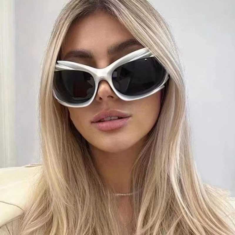 Sunglasses New Trendy Womens Y2K Vintage Women Outdoor Sports Goggles Men UV Resistant Driving Shades UV400 Oculos H240429
