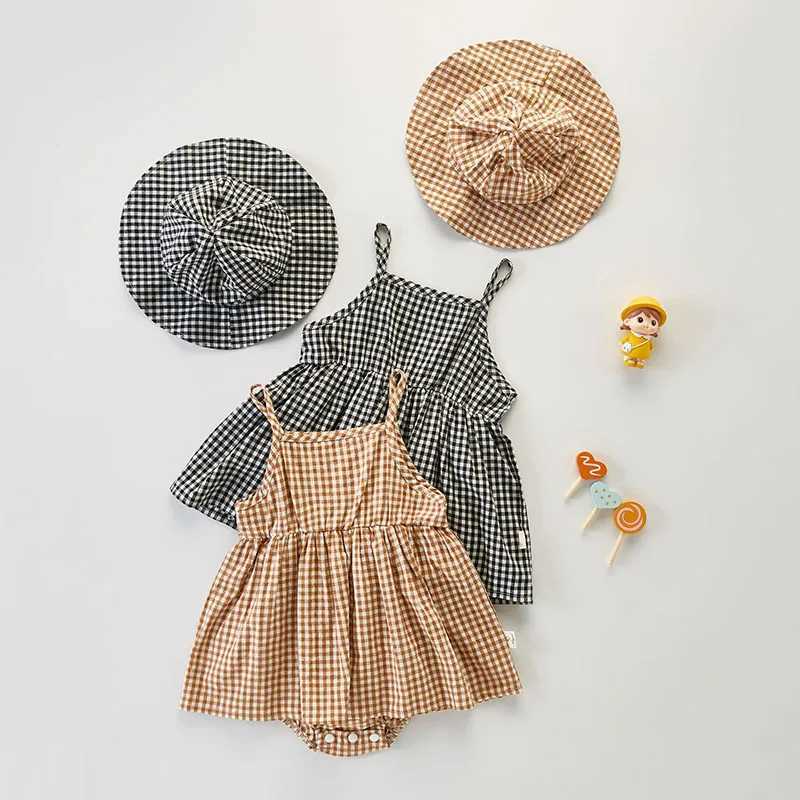 Rompers Summer Toddler Bodysuit Girl Baby Sling Plaid Dress With Hat Baby One Piece H240509