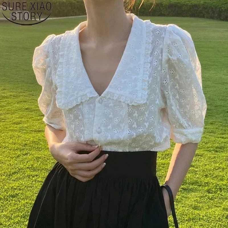 Chemises de chemisiers pour femmes Blouse en dentelle blanche pour femmes swt chic bouffante short shirt fleur creux coréenne Peter Pan Collar Tops d'été 2024 13919 Y240426