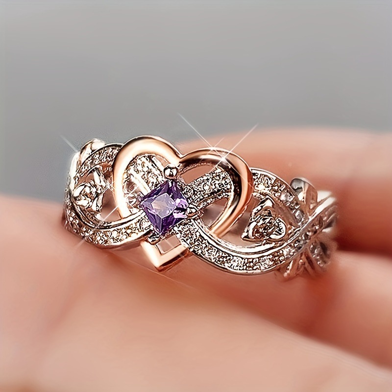 Anillo de aniversario de zafiro púrpura en forma de corazón: diseño de dos tonos de compromiso para mujeres, perfecto para celebraciones especiales