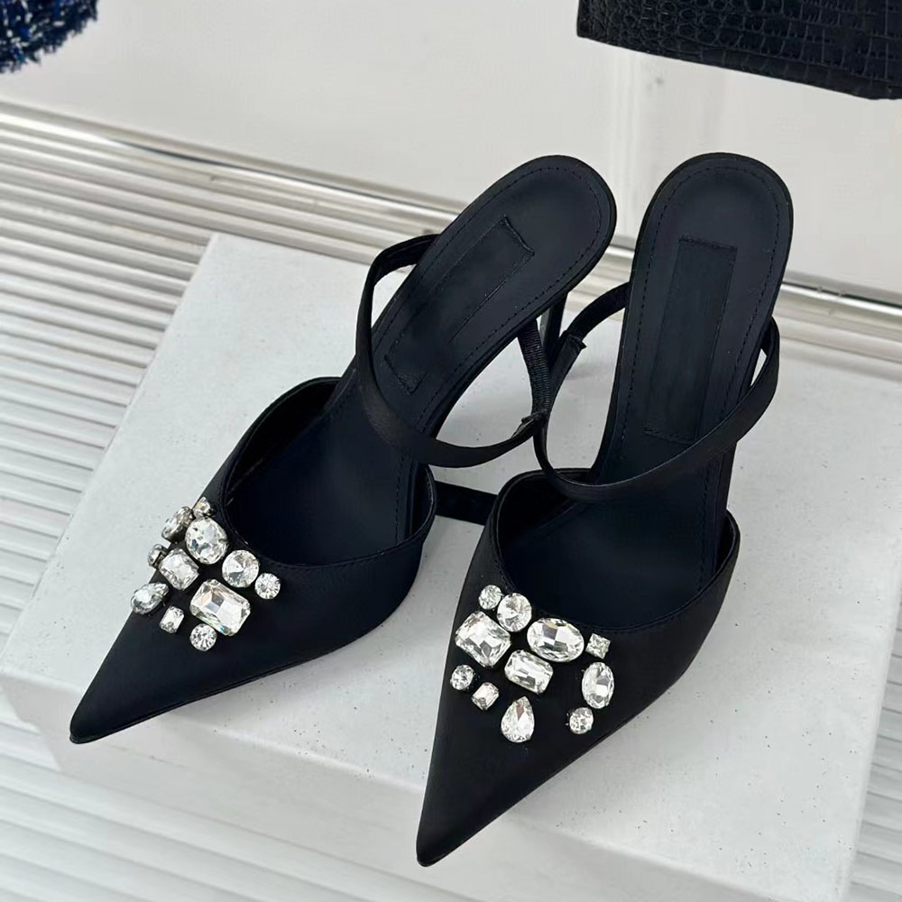 Специальная сандалия с Diamond 2024 Стильные заостренные женские туфли дизайнер обувь без спины классические каблуки сексуальные тощие каблуки сандалии