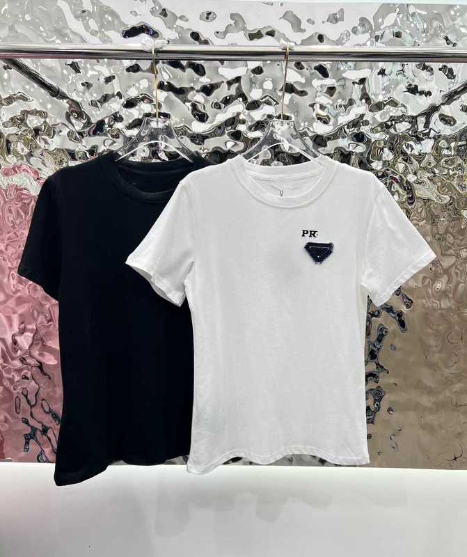 Женская футболка дизайнера тяжелой индустрии Pectire Pattern Простая футболка с короткими рукавами для женской весны 2024 года Новая корейская свободная и универсальная модная топ-топ 8twl