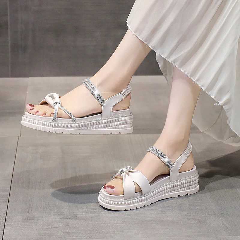 Sandals 2024 summer new fashion comfortable wear-resistant elegant casual bright diamond flat womens shoes open strappy sandals H240430