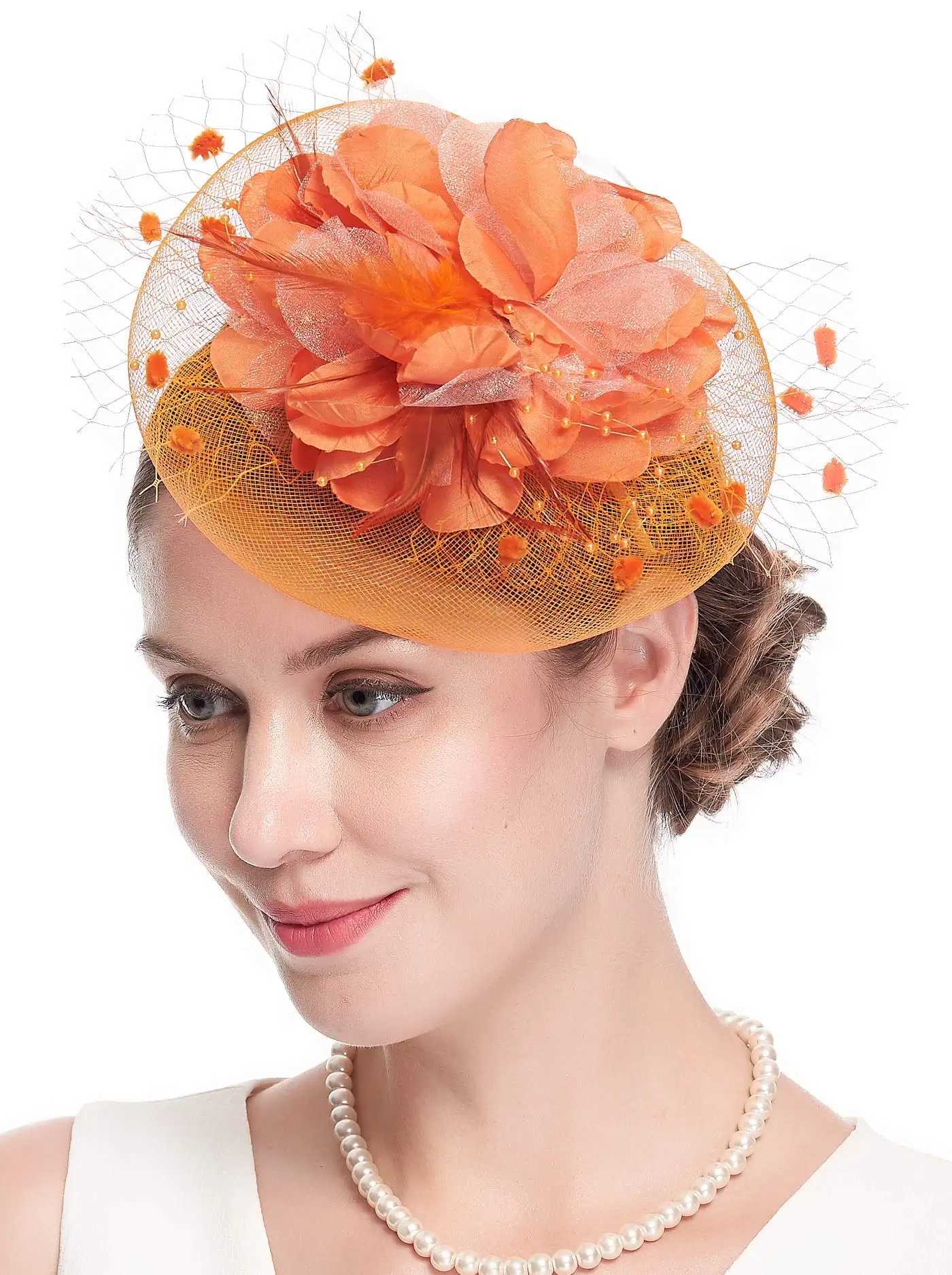 Szerokie grzbiet kapelusze wiadra kapelusze brytyjska retro fascynator nakrycia koktajl koktajl makijaż makijaż kwiat makijaż sesja zdjęciowa fotografia