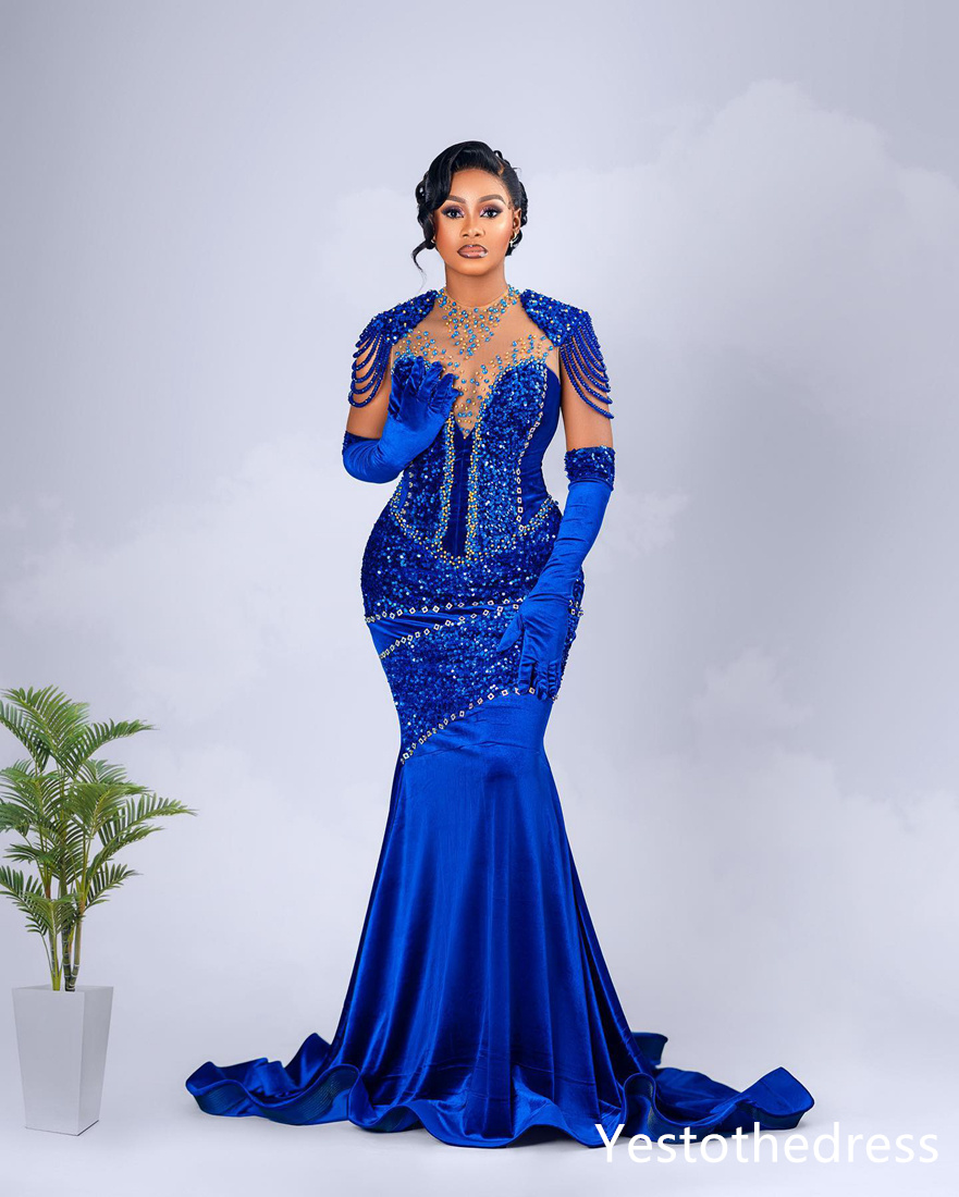 2024 Robes de bal bleu royal pour femmes noires PromMrile illusion en lacet à paillettes à paillettes perle du gland