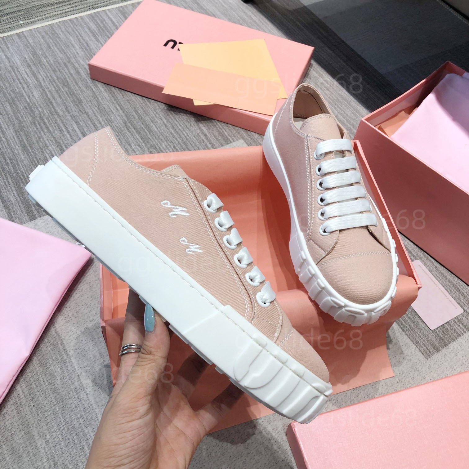 Luxury Casual Mm Brand Ball Sneakers Designer Low Top Top Suede en cuir en cuir Chaussures Platform Trainer Robe respirante Chaussures de marche Taille 35-40