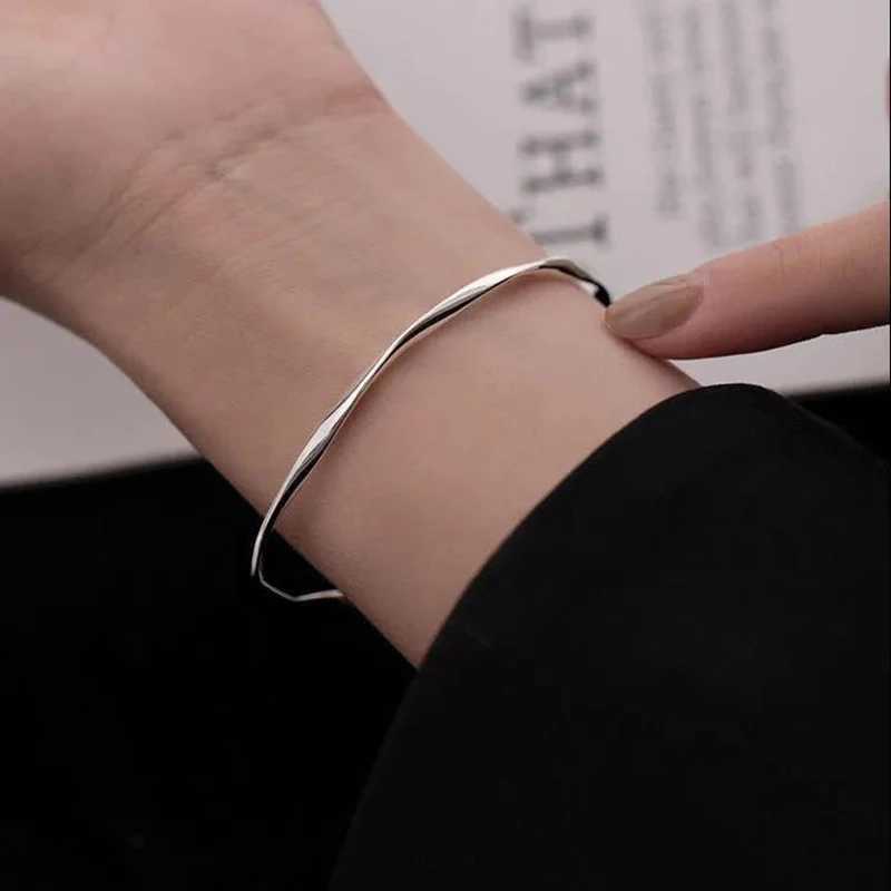 Bröllopsarmband silverfärg vridna vågarmband armband för kvinnor hand smycken ny mode manschett armband flicka enkla tillbehör pulseras